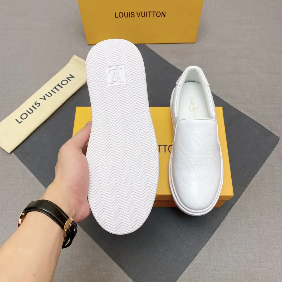 p360【Lv】Description: The latest elements of men’s casual shoes are trending all over the world🇨🇳The official website is hot selling, made one to one at the counter, the fabric is imported cowhide from Italy with the original ➕Imported sheepskin lining☘️Original non-slip outsole, breathable and comfortable——Code number: 38-44 No. 019